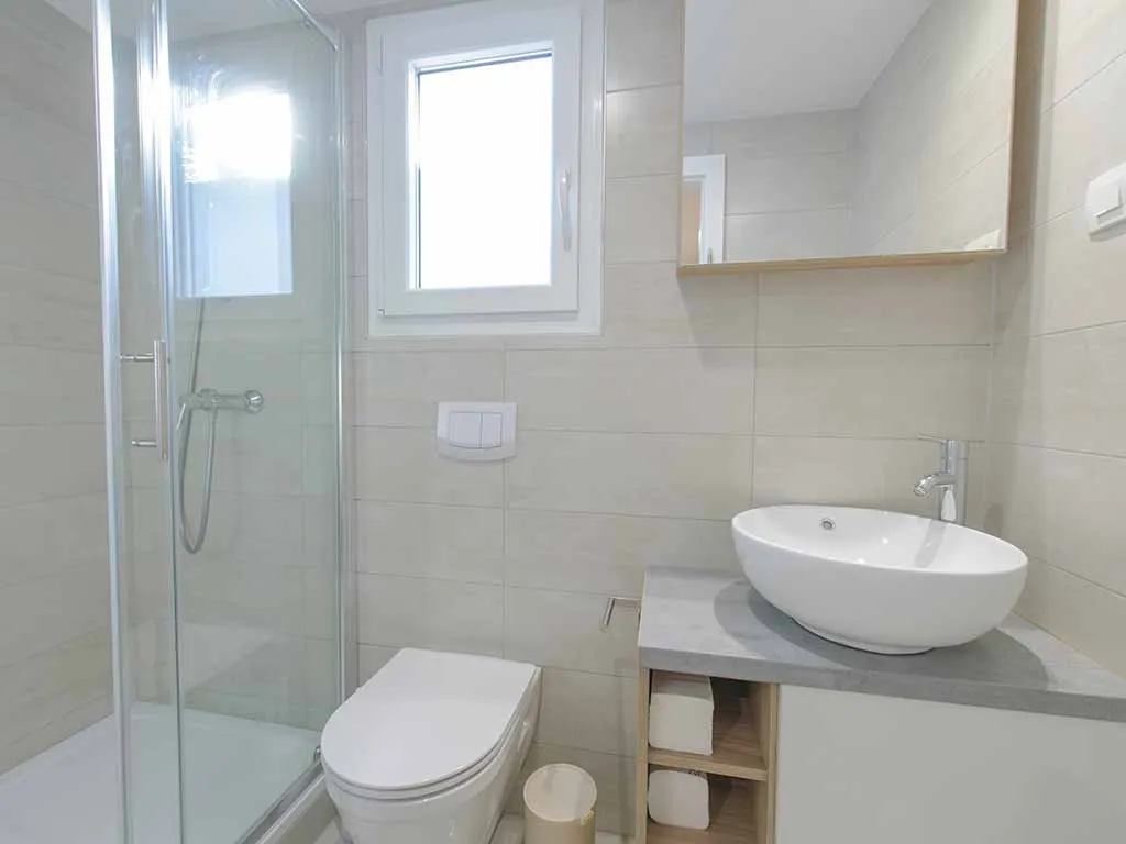camping-stobrec-split-mobile-home-premium-bathroom-2