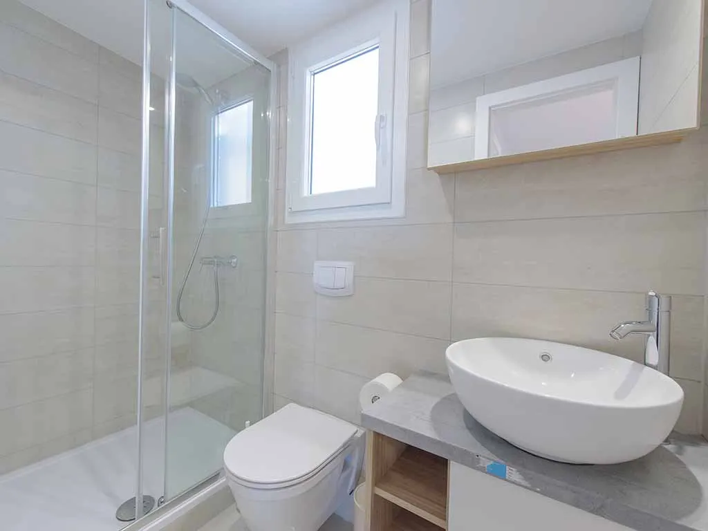 camping-stobrec-split-mobile-home-premium-bathroom-3