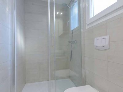 camping-stobrec-split-mobile-home-premium-bathroom