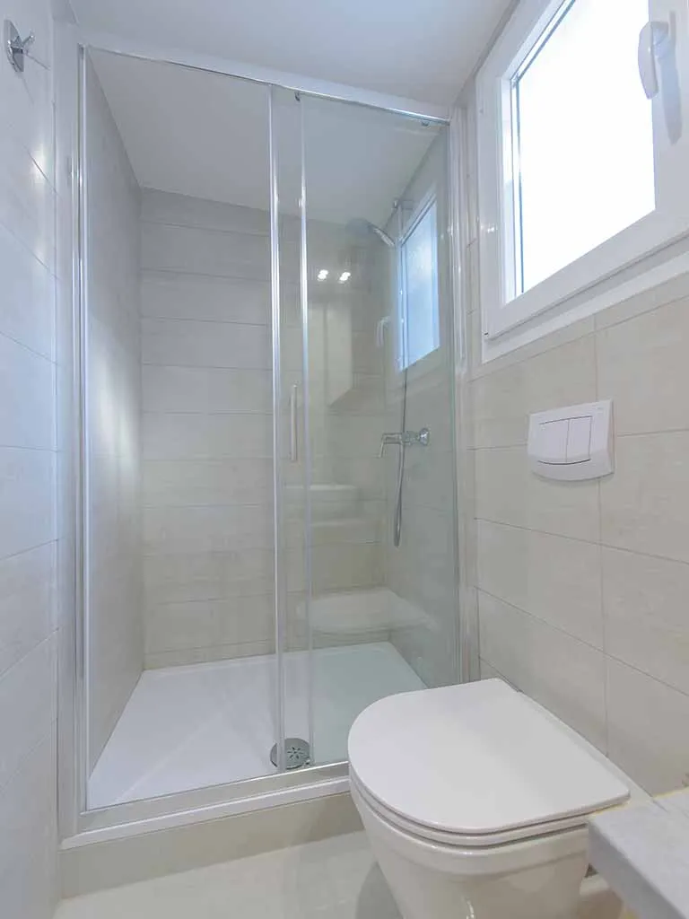 camping-stobrec-split-mobile-home-premium-bathroom