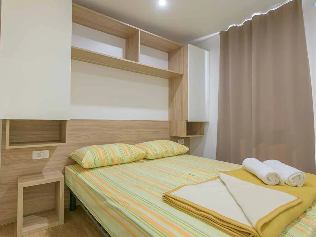 camping-stobrec-split-mobile-home-premium-bedroom-2