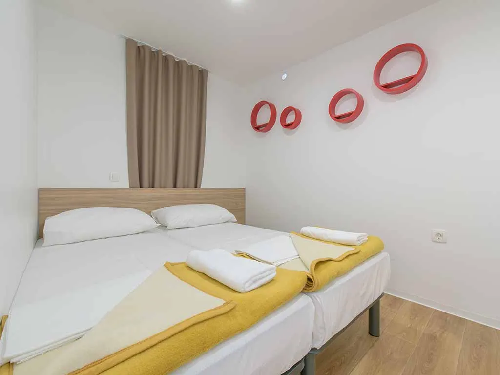 camping-stobrec-split-mobile-home-premium-bedroom-4