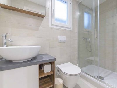 camping-stobrec-split-mobile-home-vista-bathroom-2