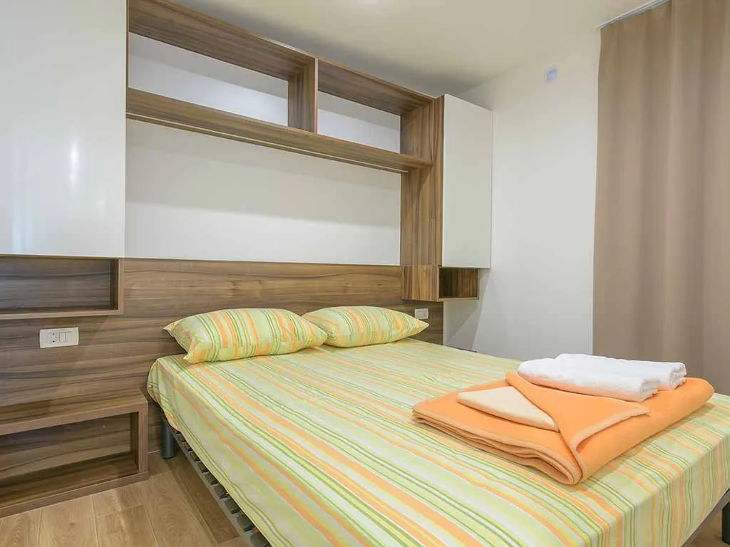 camping-stobrec-split-mobile-home-vista-bedroom-2