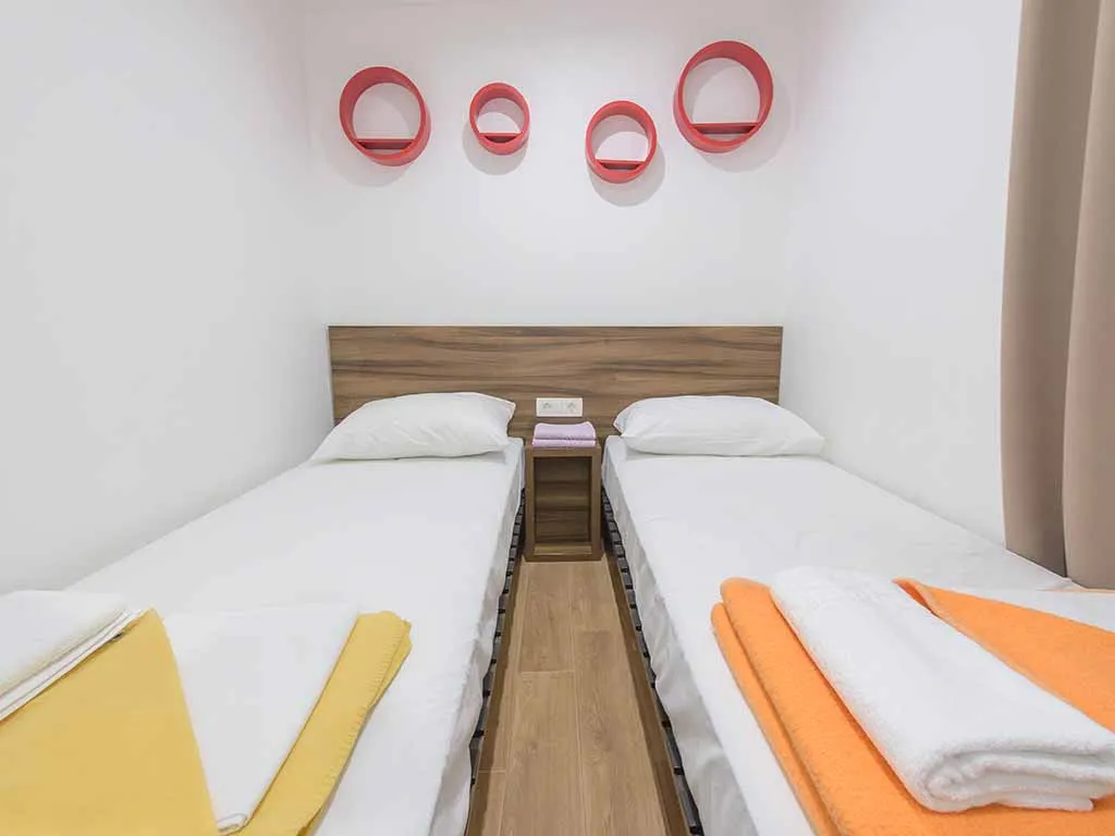 camping-stobrec-split-mobile-home-vista-bedroom-3