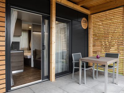 camping-vita-terme-tuhelj-mobile-home-vita-couple-exterior-terrace