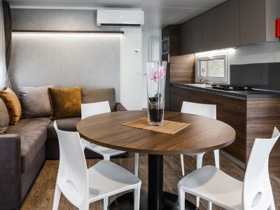 camping-vita-terme-tuhelj-mobile-home-vita-loft-interior-dining-table-kitchen