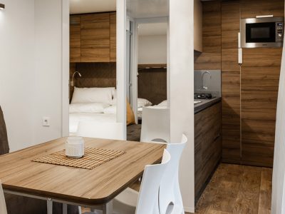 camping-vita-terme-tuhelj-mobile-home-vita-family-interior-living-room-kitchen