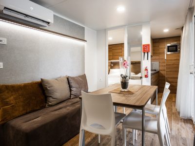 camping-vita-terme-tuhelj-mobile-home-vita-family-interior-living-room-kitchen-i