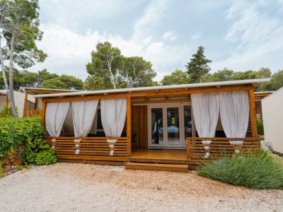 campsite-bunja-standard-exteriror-entrance