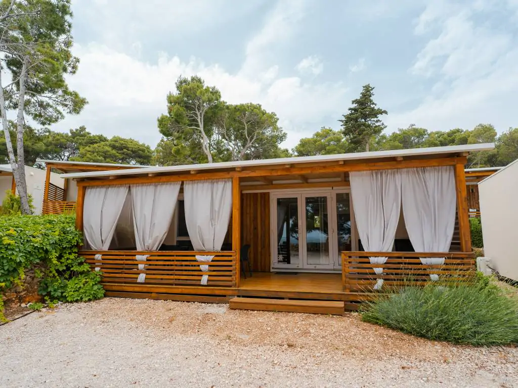 campsite-bunja-standard-exteriror-entrance