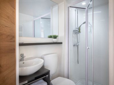istra-premium-camping-resort-glamping-sunset-loggia-bathroom