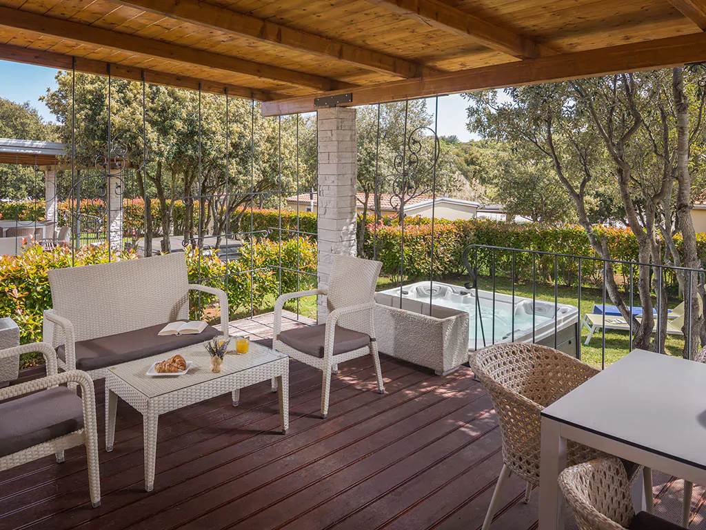 camping-resort-mon-perin-deluxe-camping-home-with-jacuzzi-exterior-terrace