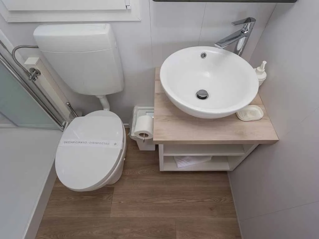 camping-vransko-lake-mobile-home-trend-deluxe-bathroom-3