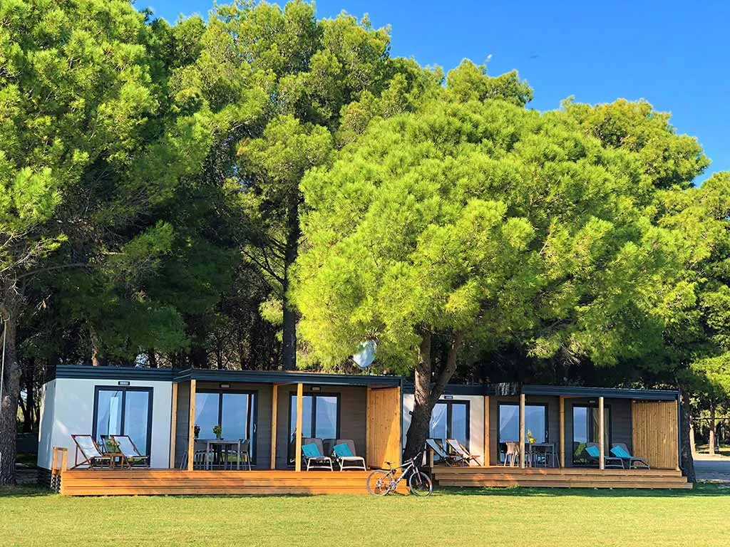 camping-vransko-lake-mobile-home-trend-deluxe-exterior-2