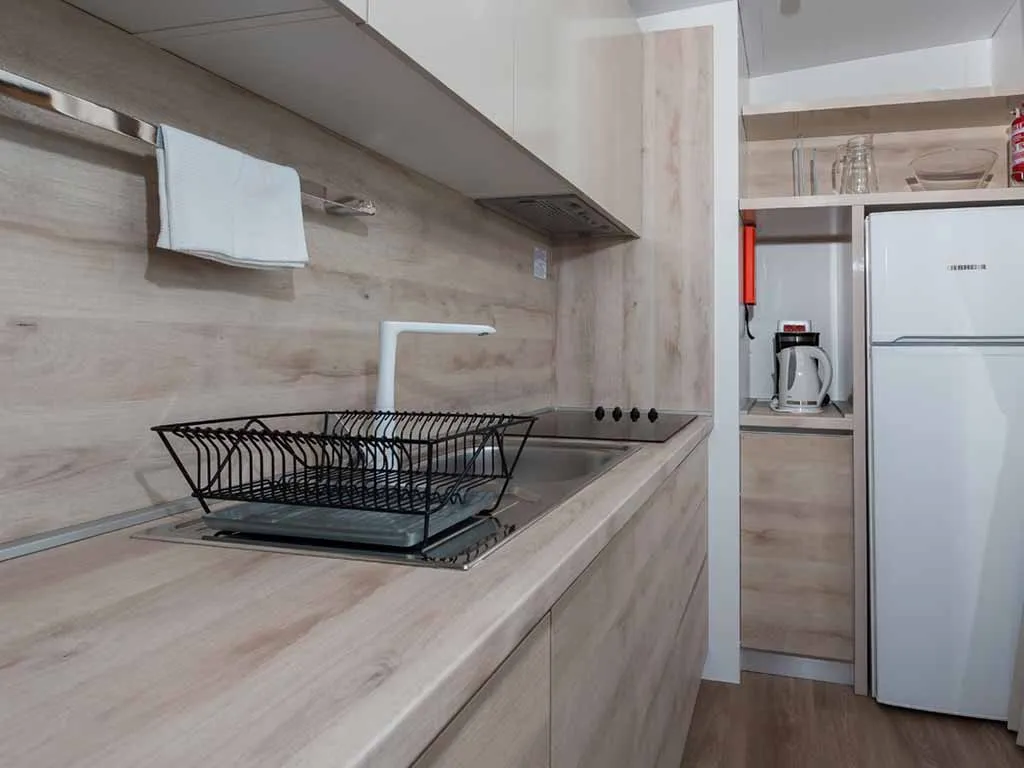 camping-vransko-lake-mobile-home-trend-deluxe-kitchen