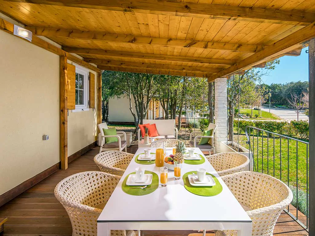 campsite-mon-perin-deluxe-seaview-mobile-homes-terrace-i-2