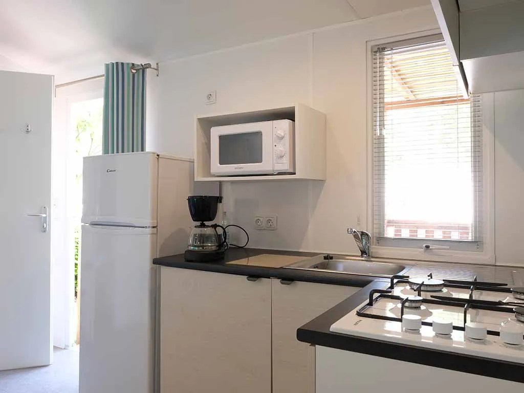mobile-home-happy-premium-kitchen-4
