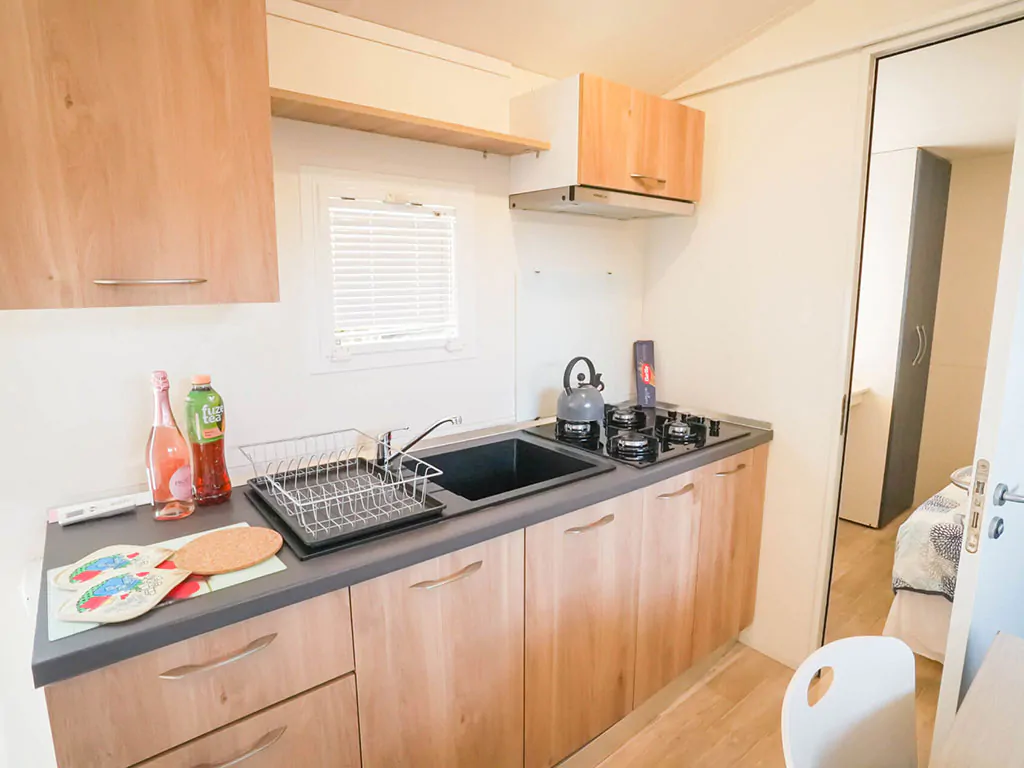 mobile-home-interier-kitchen