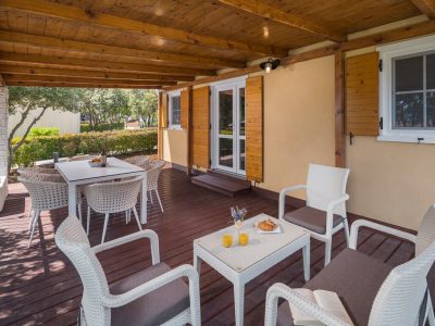 mon-perin-mobile-home-deluxe-exterior-terrace-i
