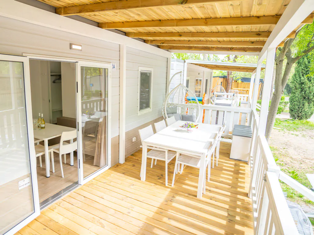 valamar-camping-lanterna-mobile-home-happy-superior-area-j-exterior-mobile-home-terrace-view