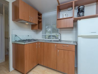 brioni-sunny-camping-mobile-home-lavanda-kitchen