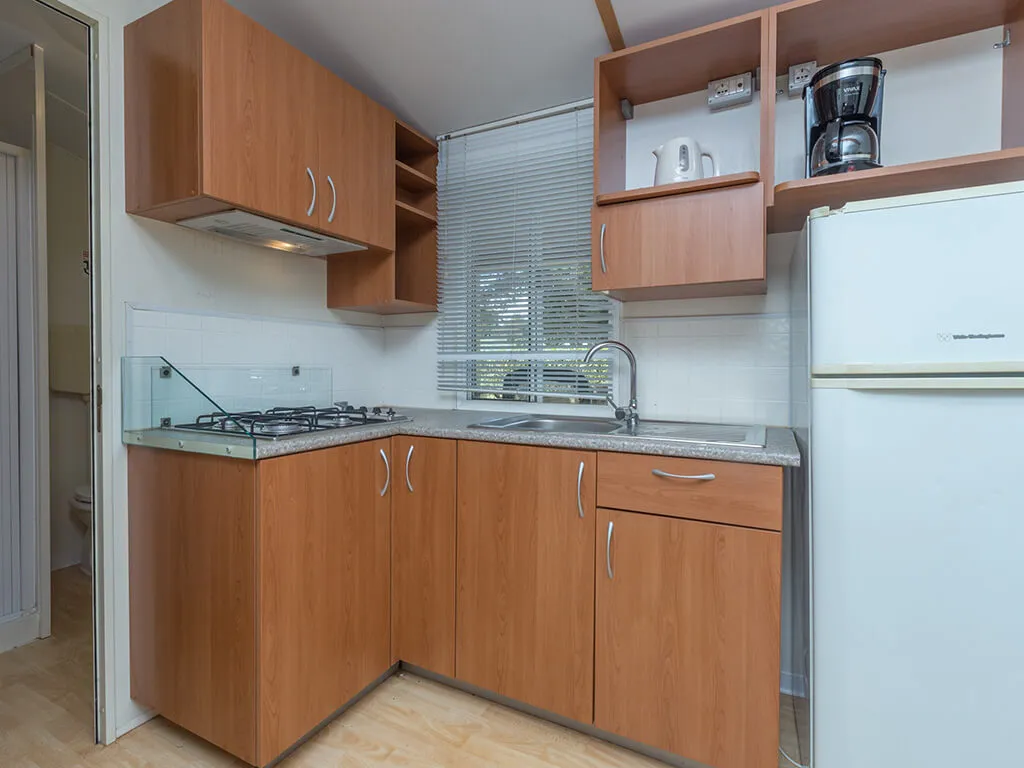 brioni-sunny-camping-mobile-home-lavanda-kitchen