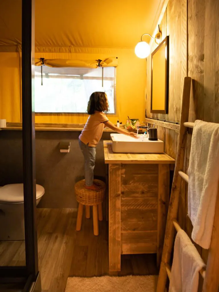 camping-papafigo-glamping-bathroom