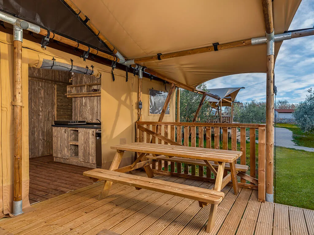 camping-papafigo-glamping-tent-terrace