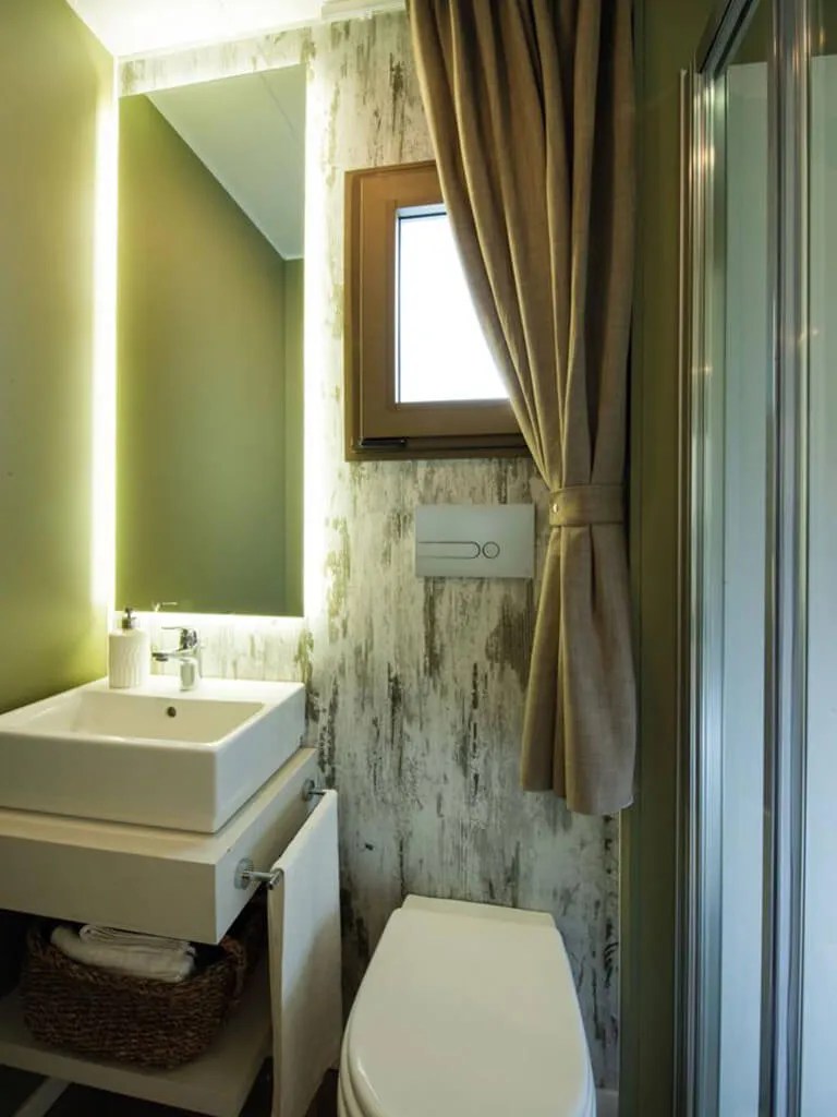 camping-papafigo-mobile-home-bathroom-2