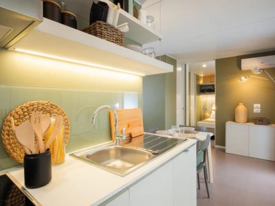 camping-papafigo-mobile-home-kitchen