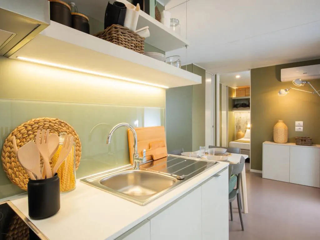 camping-papafigo-mobile-home-kitchen