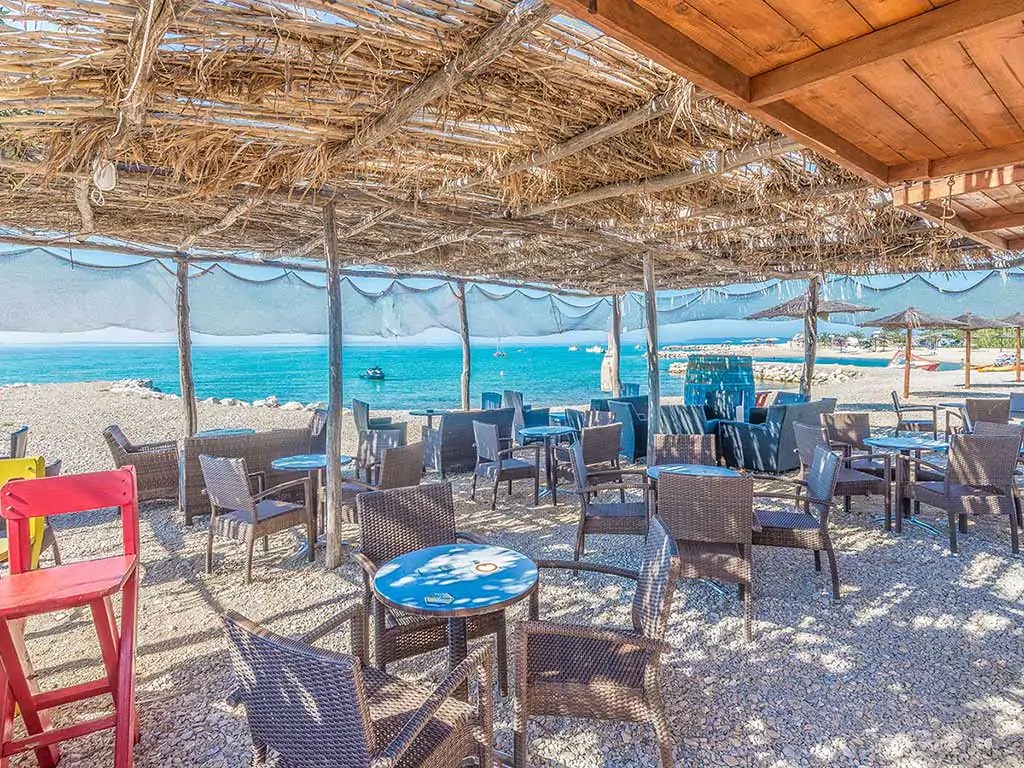 camping-terra-park-phalaris-beach-bar