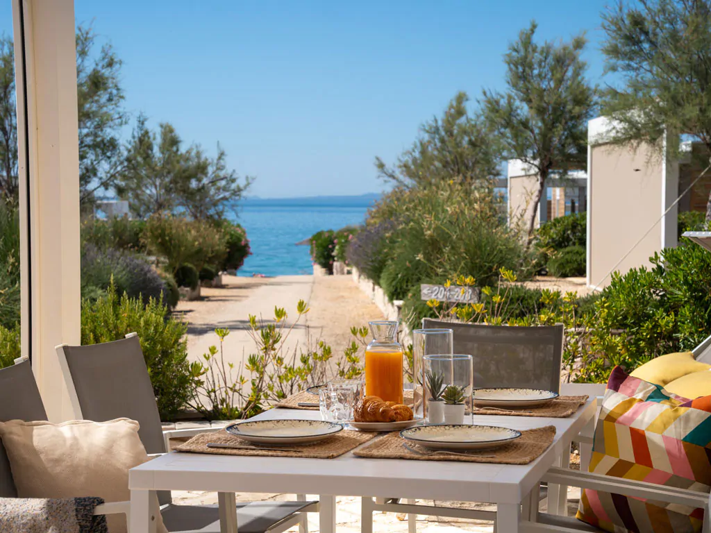 campsite-terra-park-phalaris-mobile-home-pinus-holiday-home-exterior-terrace-furniture