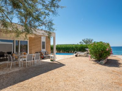 campsite-terra-park-phalaris-mobile-home-tamaris-holiday-home-pool-exterior-view