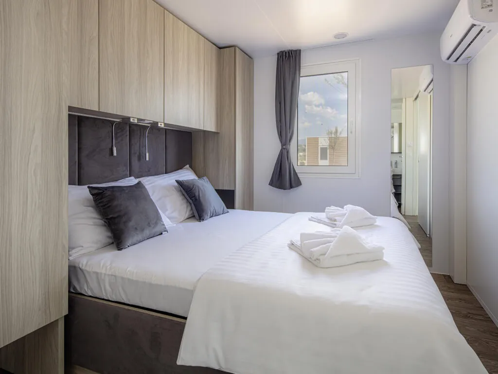 terra-park-phalaris-island-pag-mobile-homes-marinus-double-bedroom