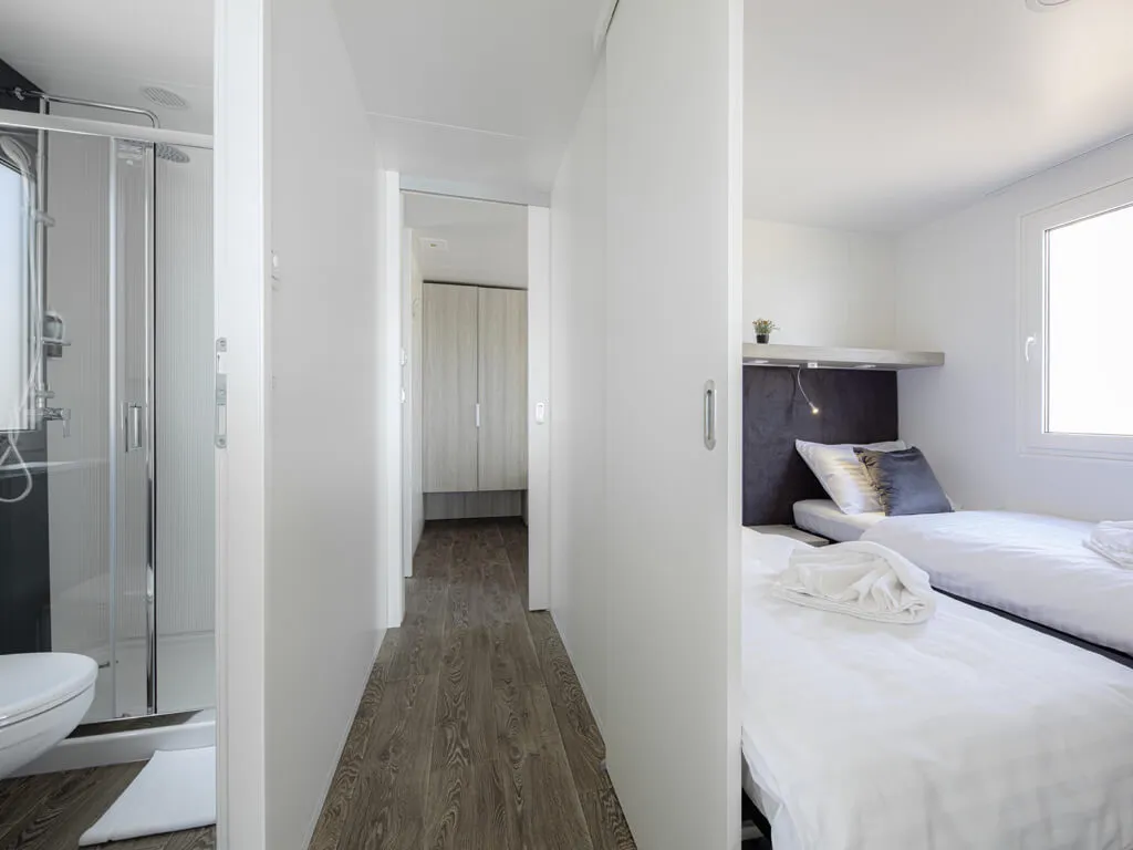 terra-park-phalaris-island-pag-mobile-homes-marinus-interior-bedroom-bathroom