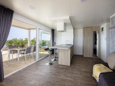 terra-park-phalaris-island-pag-mobile-homes-marinus-interior-kitchen-and-living-room
