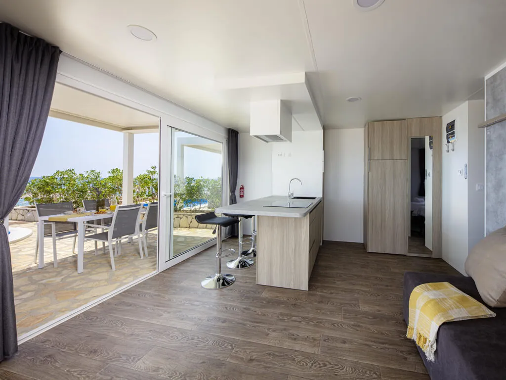 terra-park-phalaris-island-pag-mobile-homes-marinus-interior-kitchen-and-living-room