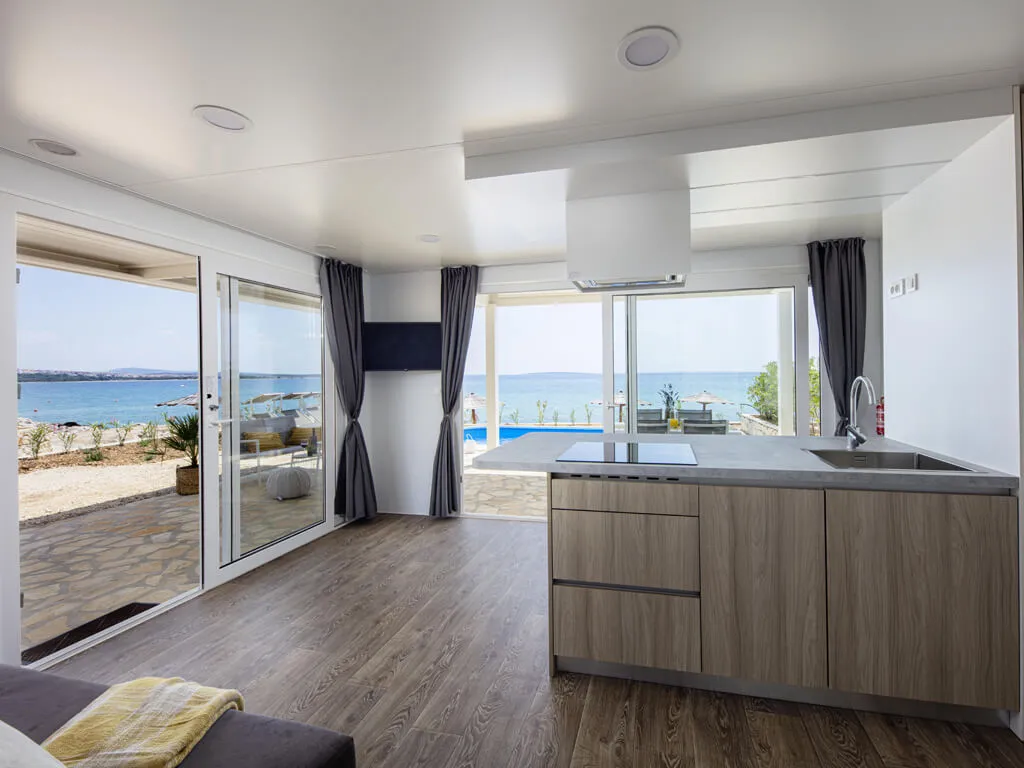 terra-park-phalaris-island-pag-mobile-homes-marinus-interior-with-seaview
