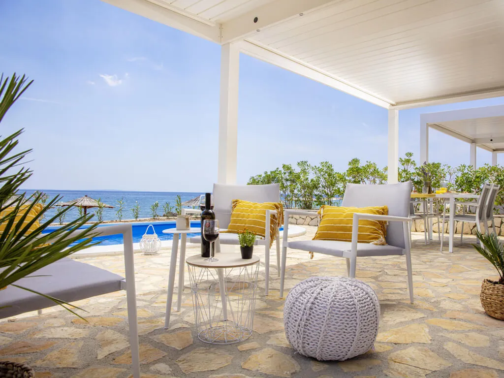 terra-park-phalaris-island-pag-mobile-homes-marinus-lounge-chairs-on-the-terrace-ii