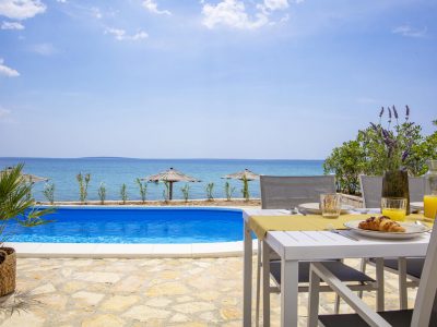terra-park-phalaris-island-pag-mobile-homes-marinus-terrace-breakfast-with-seaview