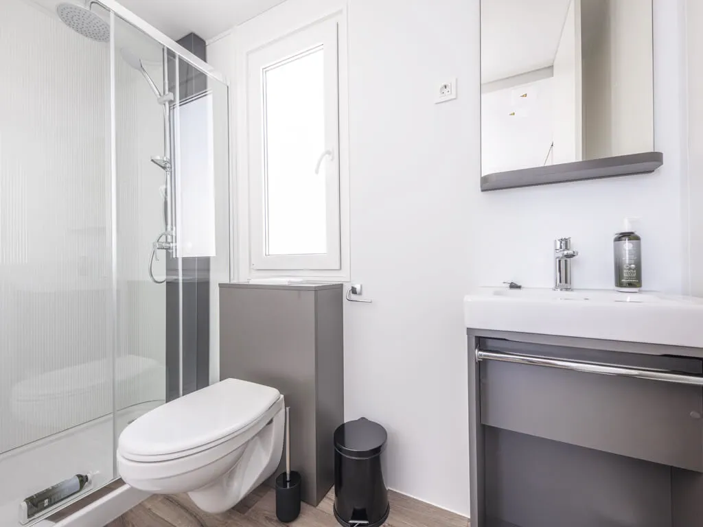 terra-park-phalaris-island-pag-mobile-homes-tamaris-6-batrhoom