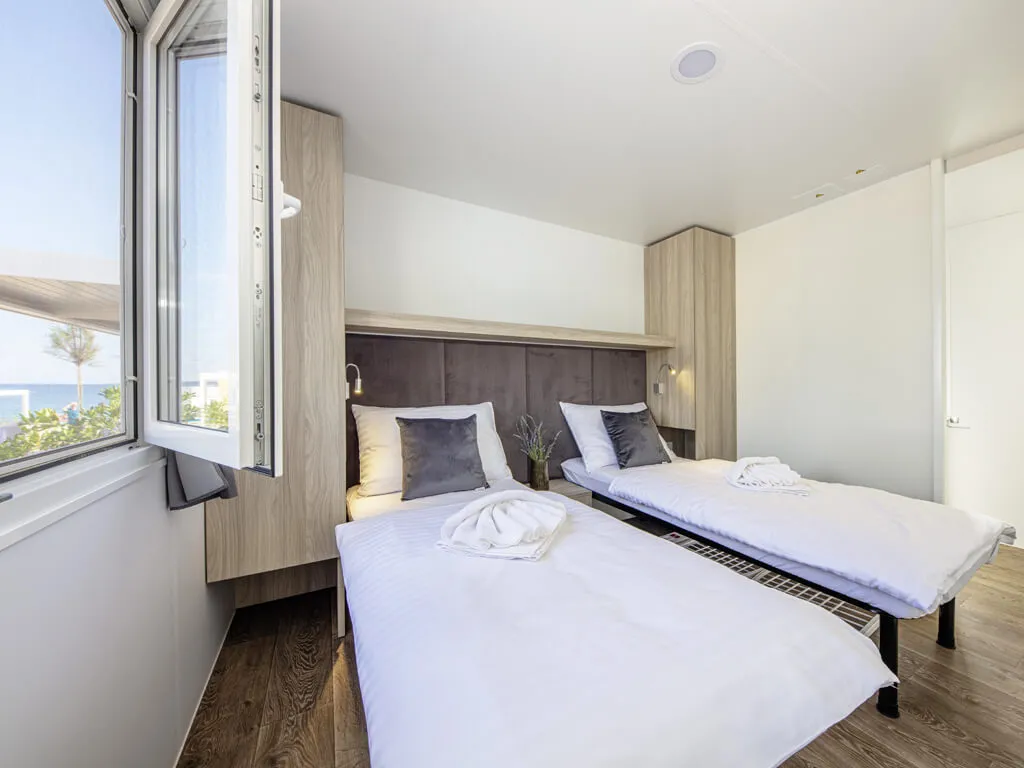 terra-park-phalaris-island-pag-mobile-homes-tamaris-6-with-pool-childrens-bedroom-i