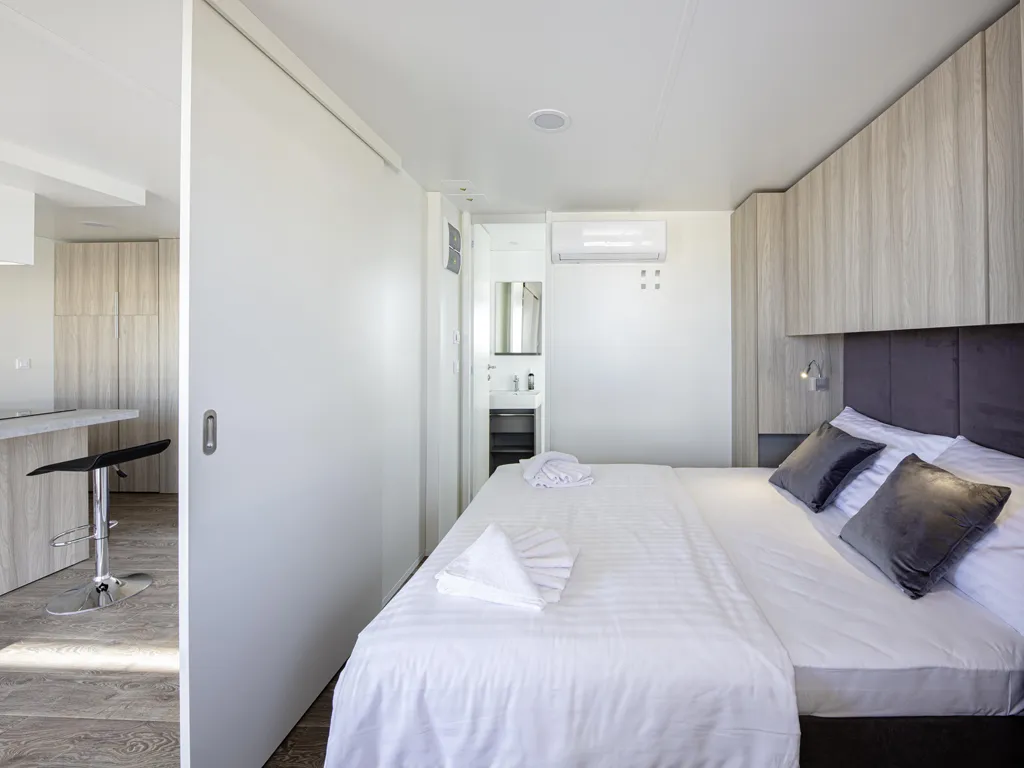 terra-park-phalaris-island-pag-mobile-homes-tamaris-double-bedroom