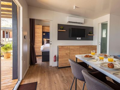 terra-park-spiritos-aura-holiday-home-dinning-area-and-terrace