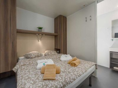 villa-luxury-pool-mobile-homes-bedroom-i