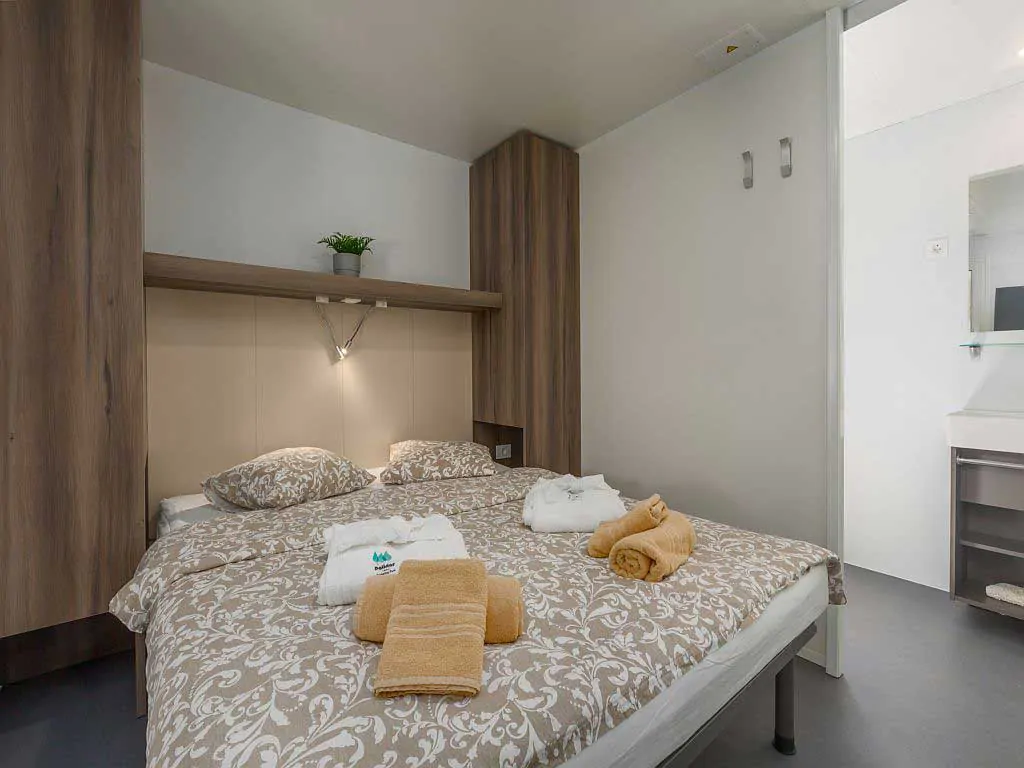 villa-luxury-pool-mobile-homes-bedroom-i