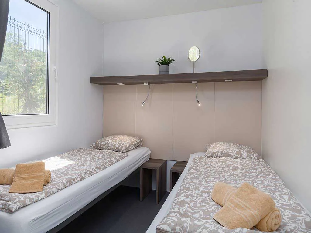 villa-luxury-pool-mobile-homes-bedroom
