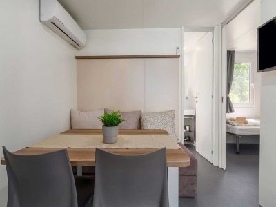 villa-luxury-pool-mobile-homes-dinning-area